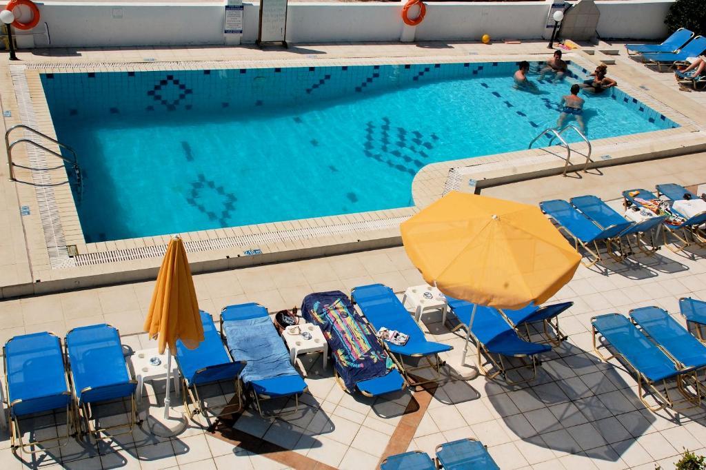 Britannia Hotel Agrilia Стая снимка