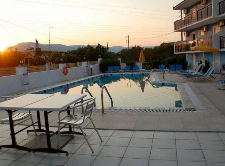 Britannia Hotel Agrilia Екстериор снимка